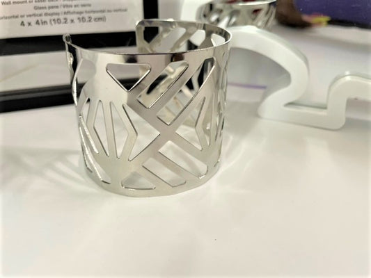 Hollow Floral Pattern Bracelet-Silver